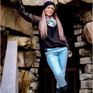 VENUS Jeans (6) & Blouse (M) 🧡